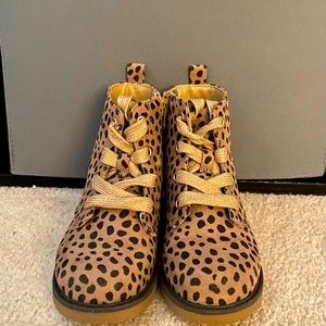 Adorable leopard print combat boots with glitter shoelaces- size Toddler 10